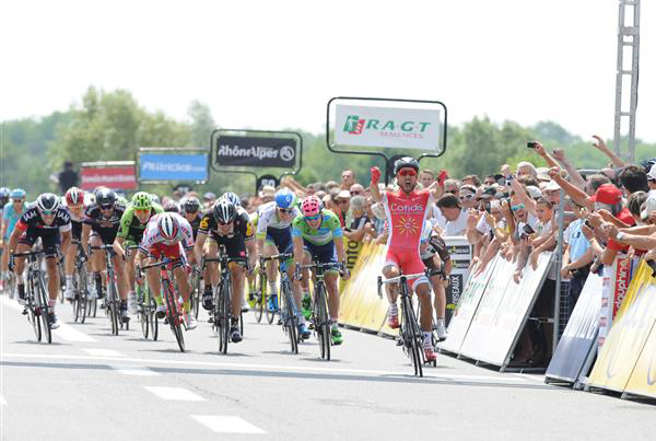 Nacer Bouhanni wins stage 2